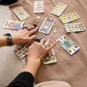 Czytanie tarota online – interpretacja kart i duchowe przewodnictwo